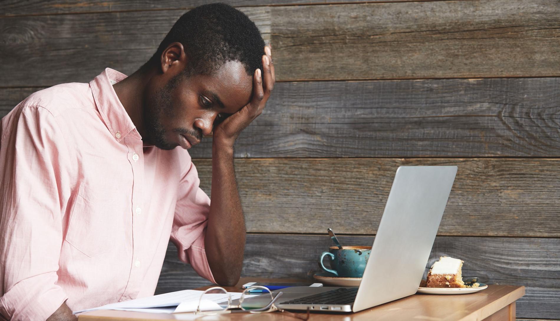 Ambiente di apprendimento digitale moderno con tecnologia avanzata per l'educazione online