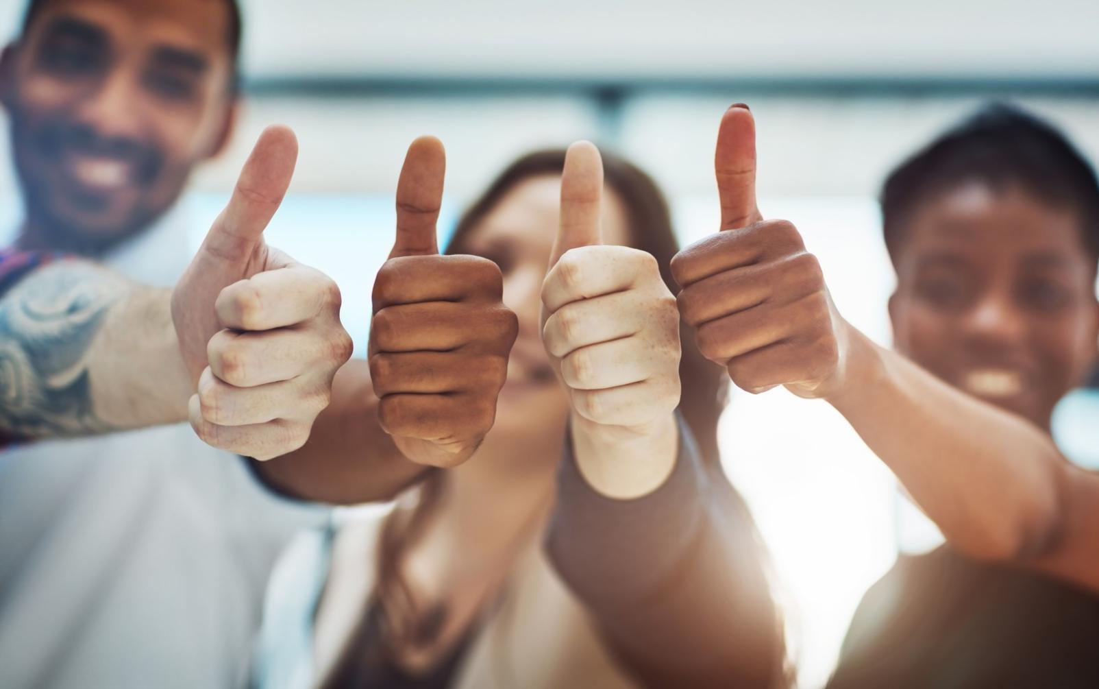 Studente che partecipa a una sessione di apprendimento online interattiva