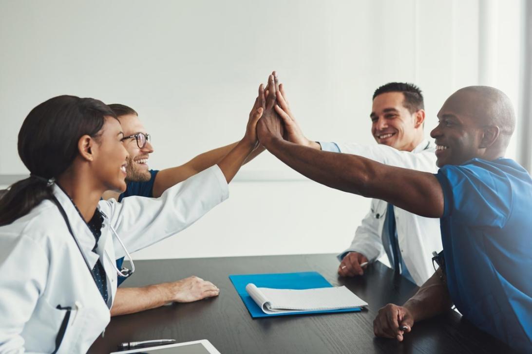 Studente che partecipa a una sessione di apprendimento online